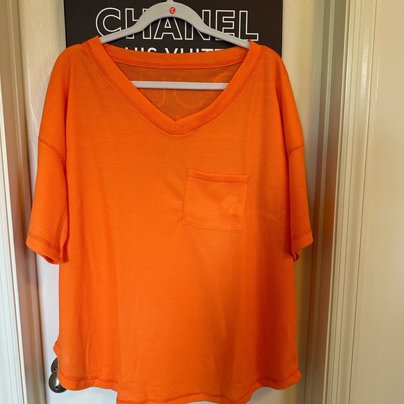 *NEW* OVERSIZED WORKOUT EVERYDAY COMFY TEE - Picture 7 of 12